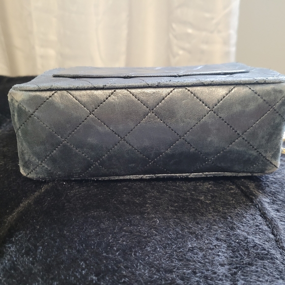 Authentic Iconic Vintage Chanel Flap Bag - Picture 5 of 9